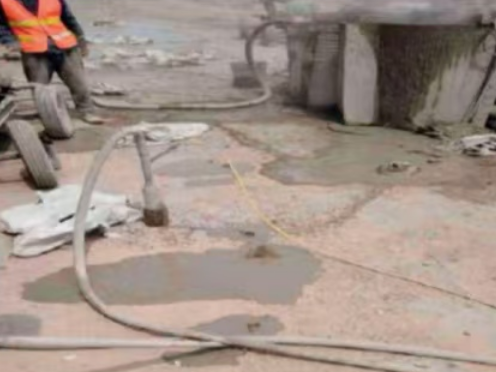 阿里水泥混凝土路面板底注浆技术 路面脱空注浆整治方案